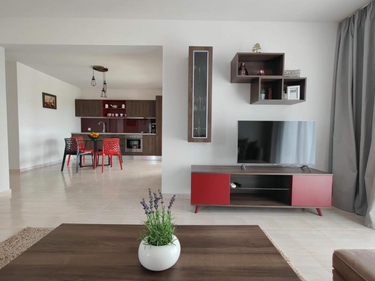Iridia Villa *